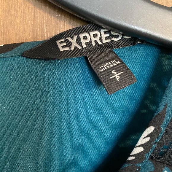 Express Floral Green Dress - Picture 3 of 3